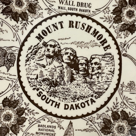 Mount Rushmore Display Decorative Plate - Picture 2 of 3